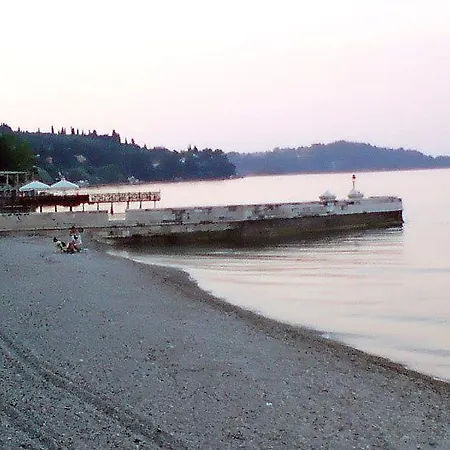 Empress Corfu * Πέραμα