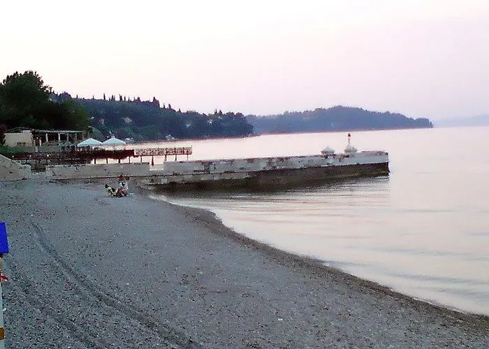 Empress Corfu * Perama (Corfu)