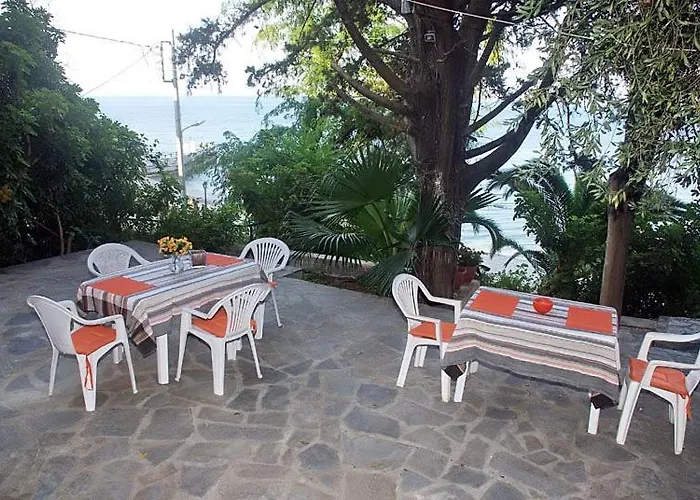 Empress Corfu * Perama (Corfu)